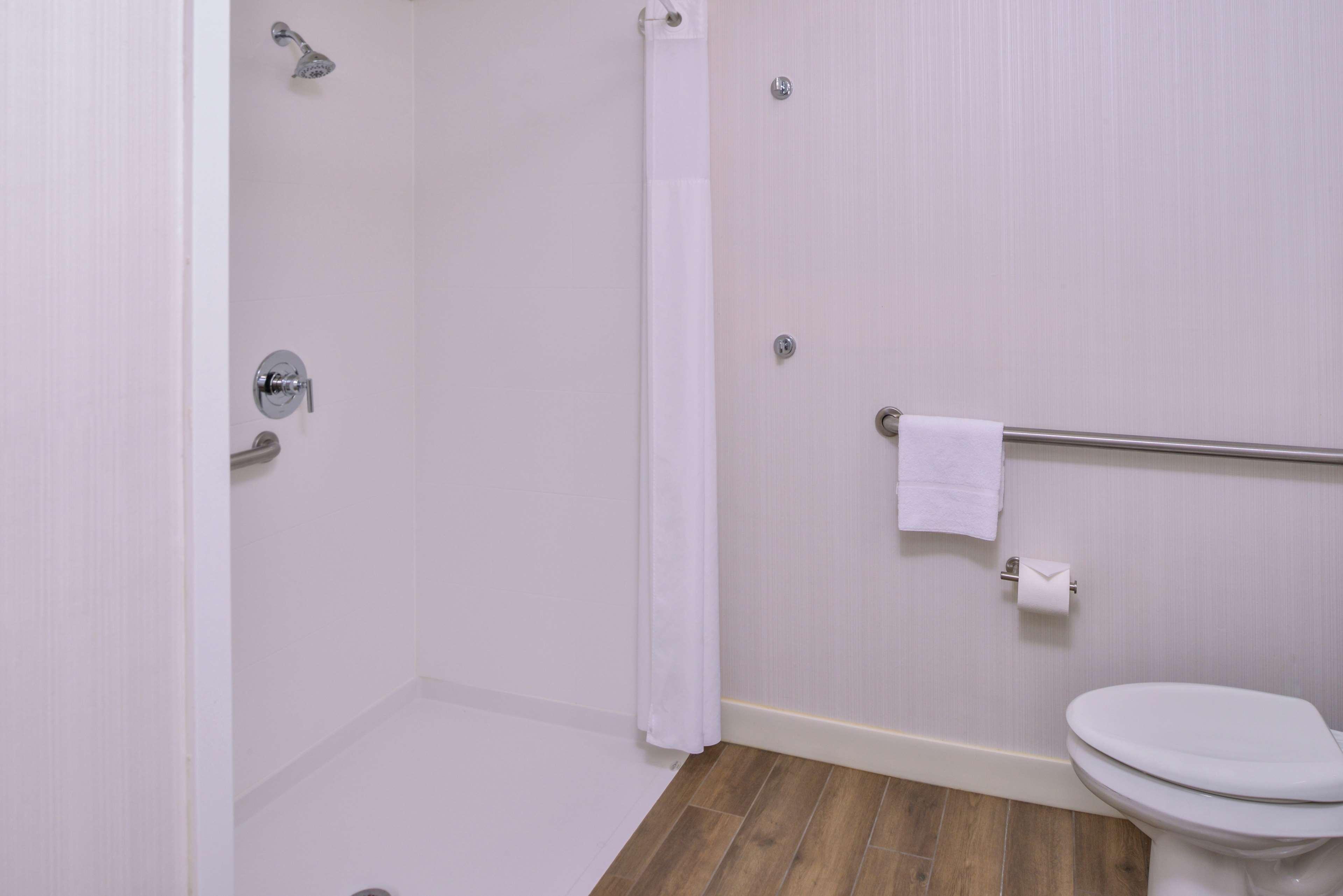 Hampton Inn Eugene Bagian luar foto