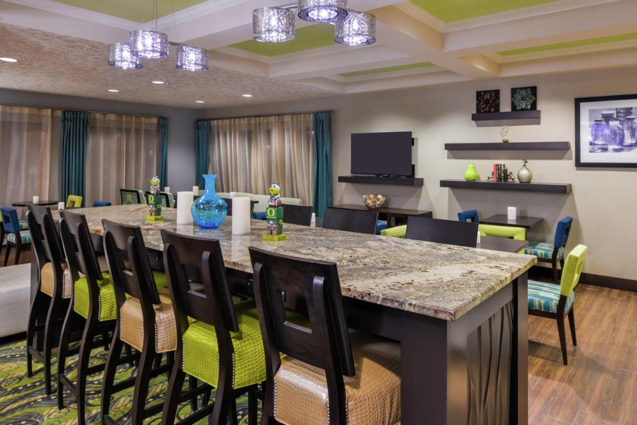 Hampton Inn Eugene Bagian luar foto