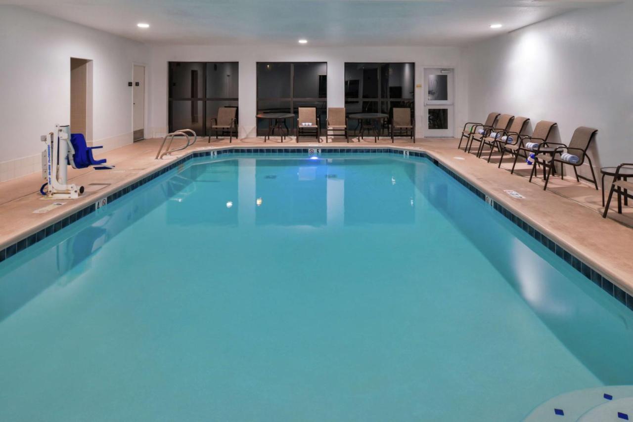 Hampton Inn Eugene Bagian luar foto