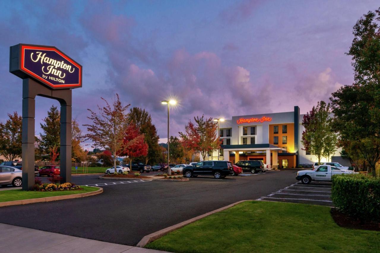 Hampton Inn Eugene Bagian luar foto