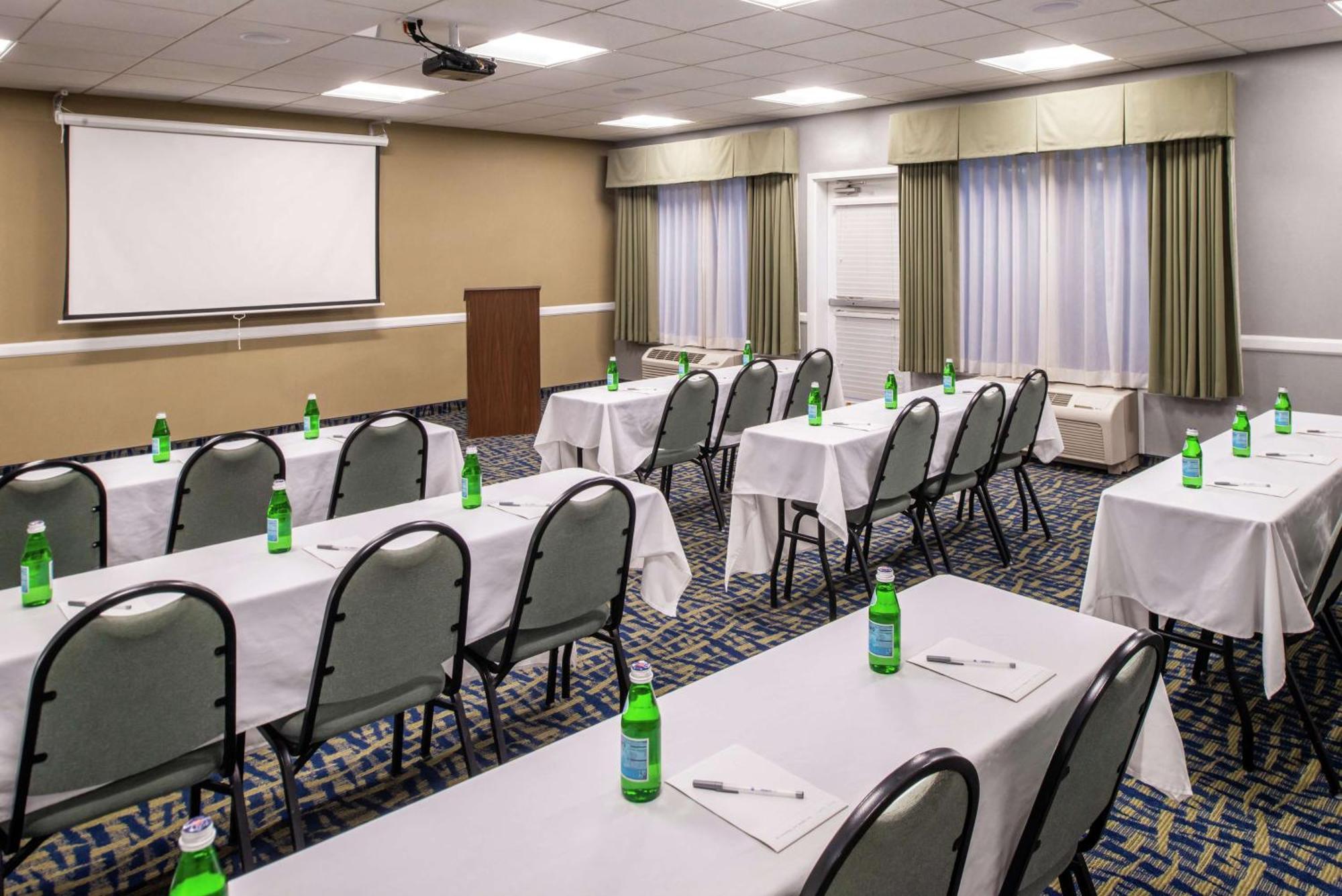 Hampton Inn Eugene Bagian luar foto