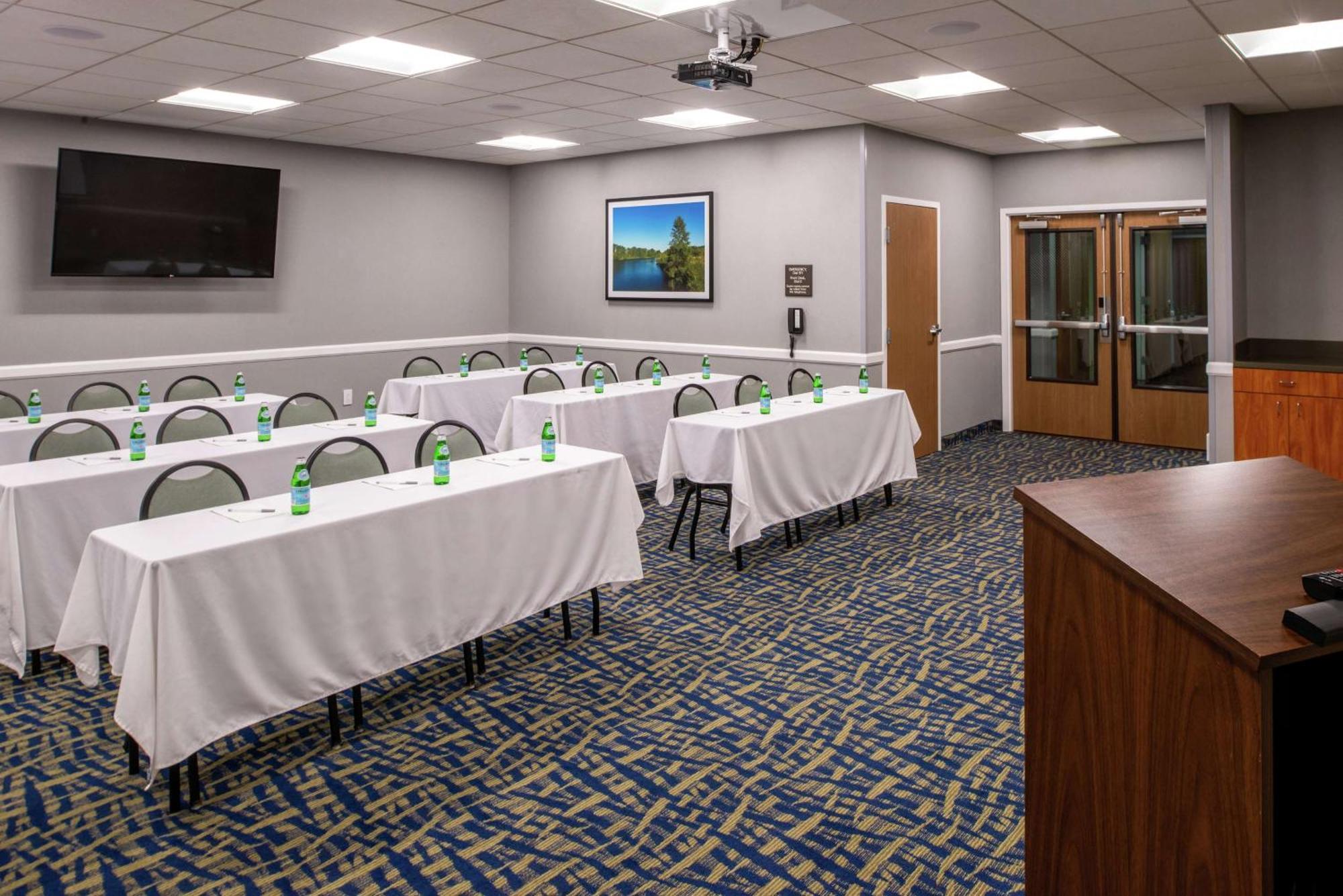 Hampton Inn Eugene Bagian luar foto