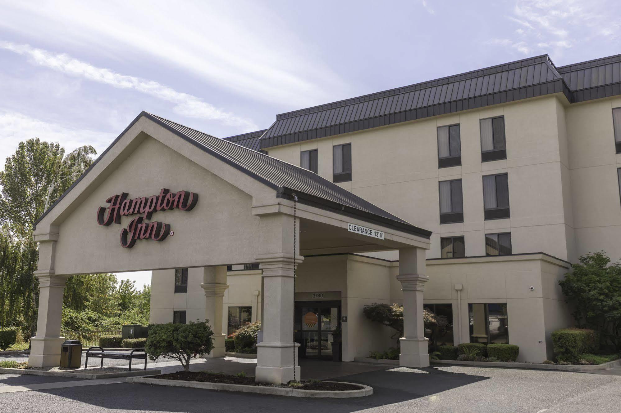 Hampton Inn Eugene Bagian luar foto