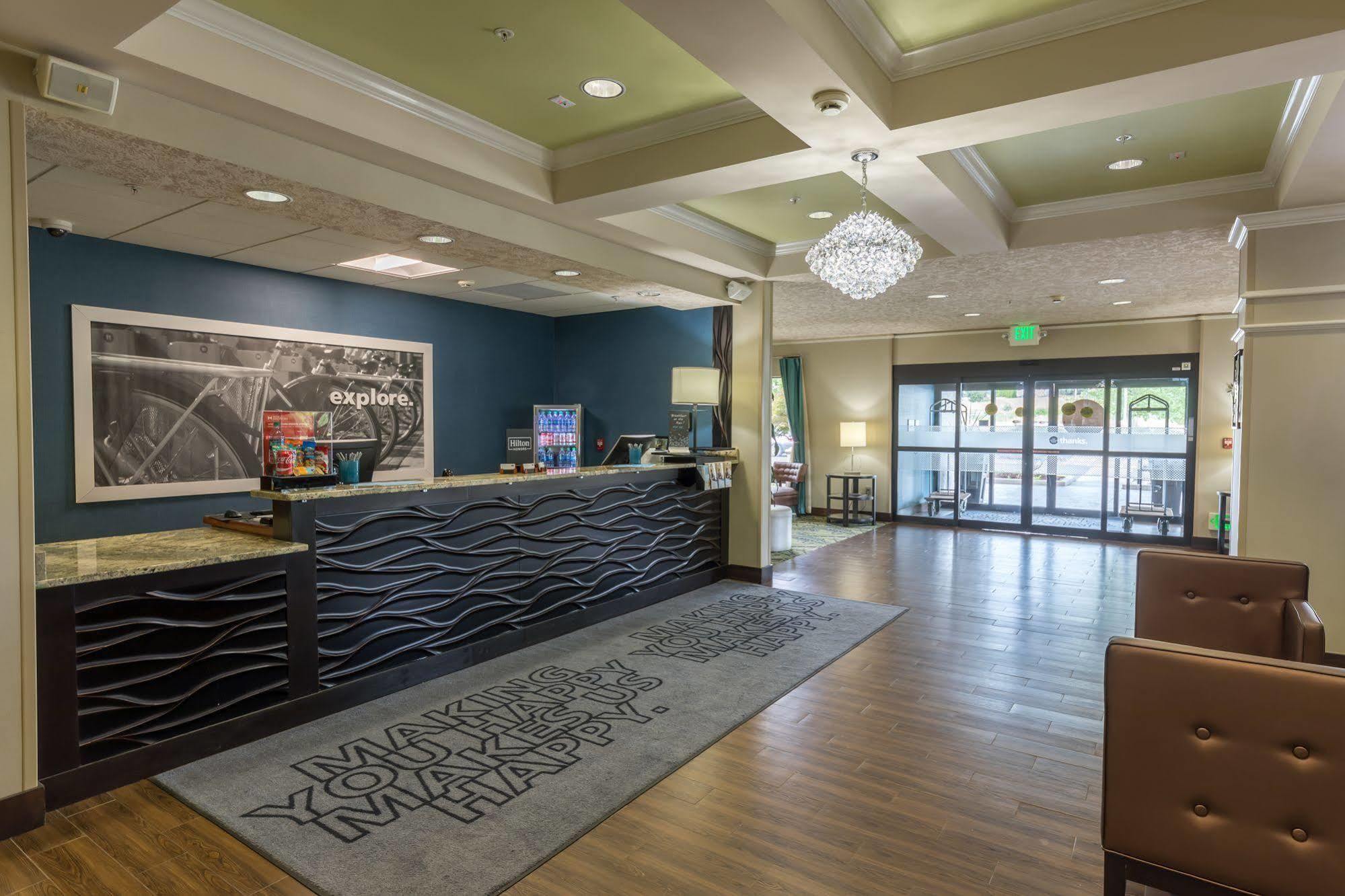 Hampton Inn Eugene Bagian luar foto