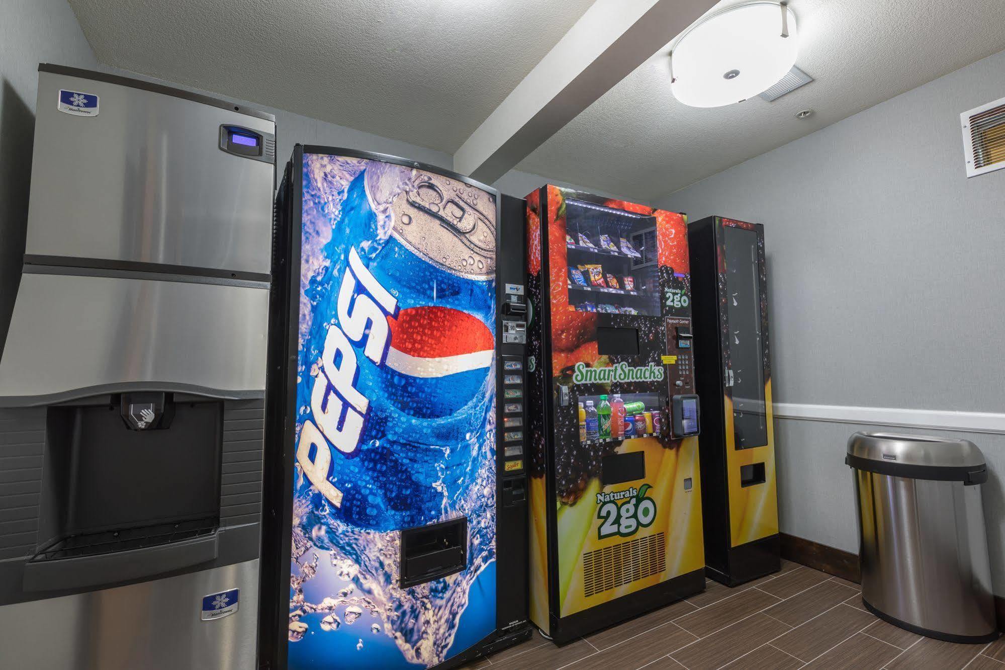 Hampton Inn Eugene Bagian luar foto