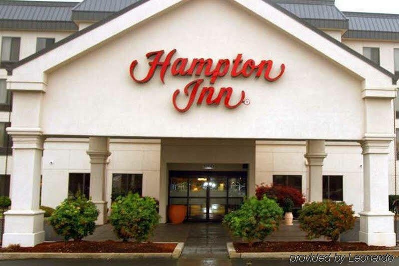 Hampton Inn Eugene Bagian luar foto